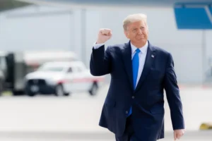 Boato sobre morte de Donald Trump é desmentido após presidente ser visto em campo de golfe