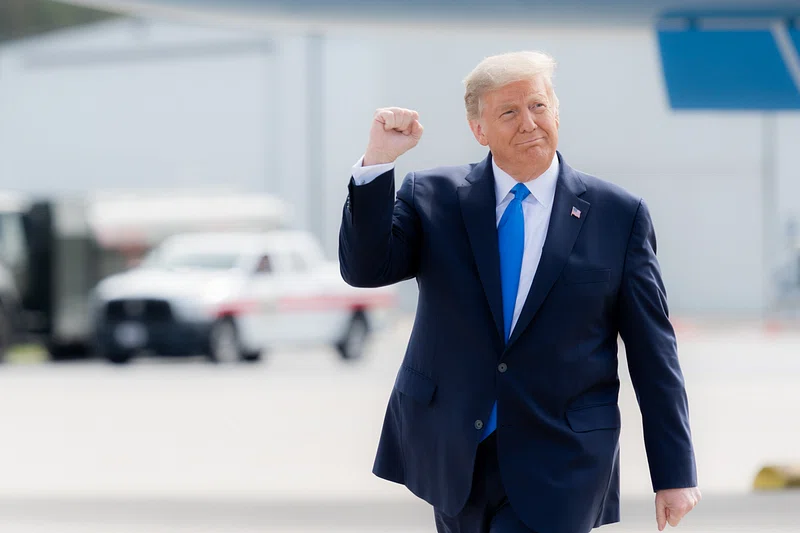 Boato sobre morte de Donald Trump é desmentido após presidente ser visto em campo de golfe
