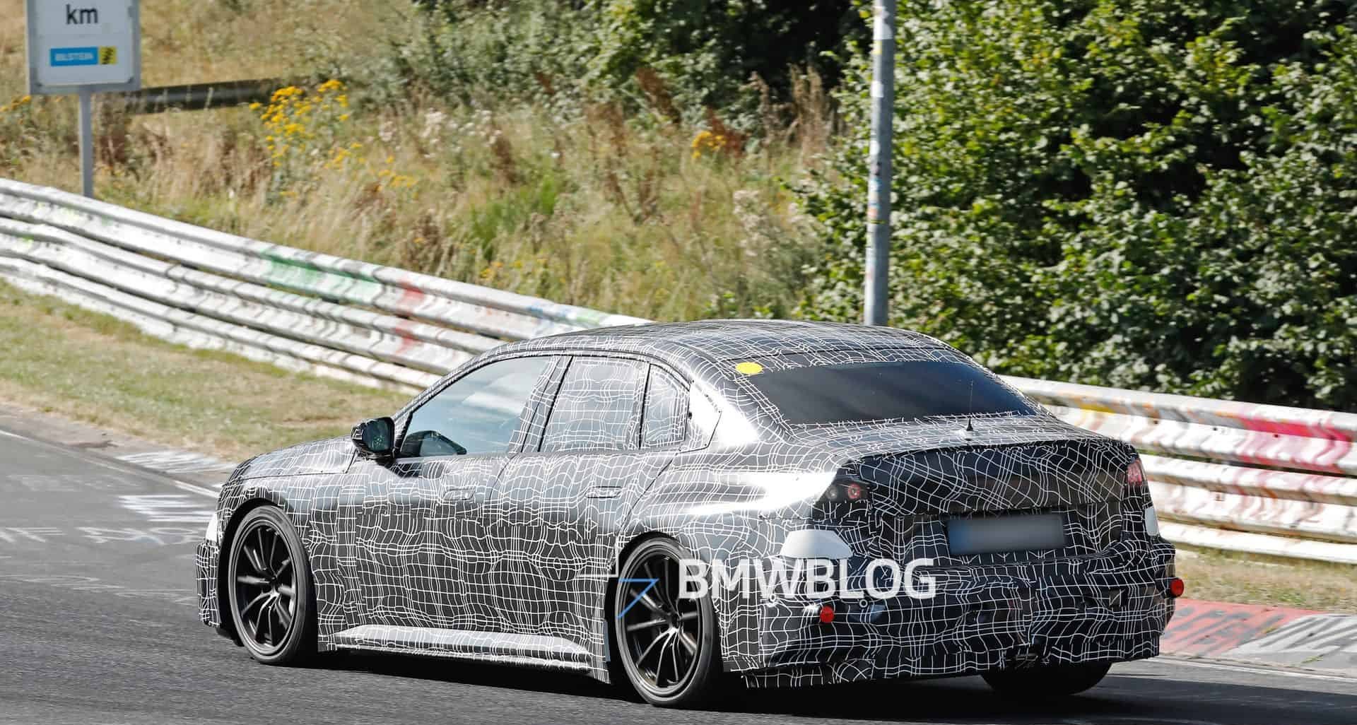 Protótipo elétrico do BMW M3 2027 quase sai da pista em teste no Nürburgring - Imagem do artigo