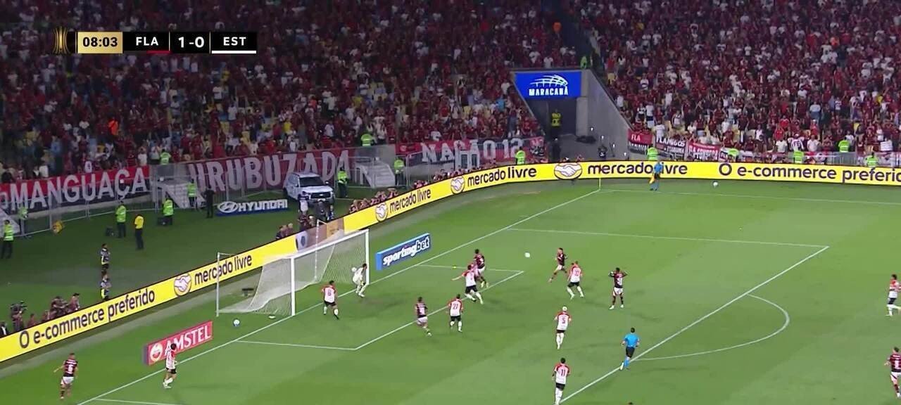 Dupla Varela-Ayrton Lucas volta a marcar em jogada de laterais e faz torcedor lembrar Léo Moura e Juan - Imagem do artigo