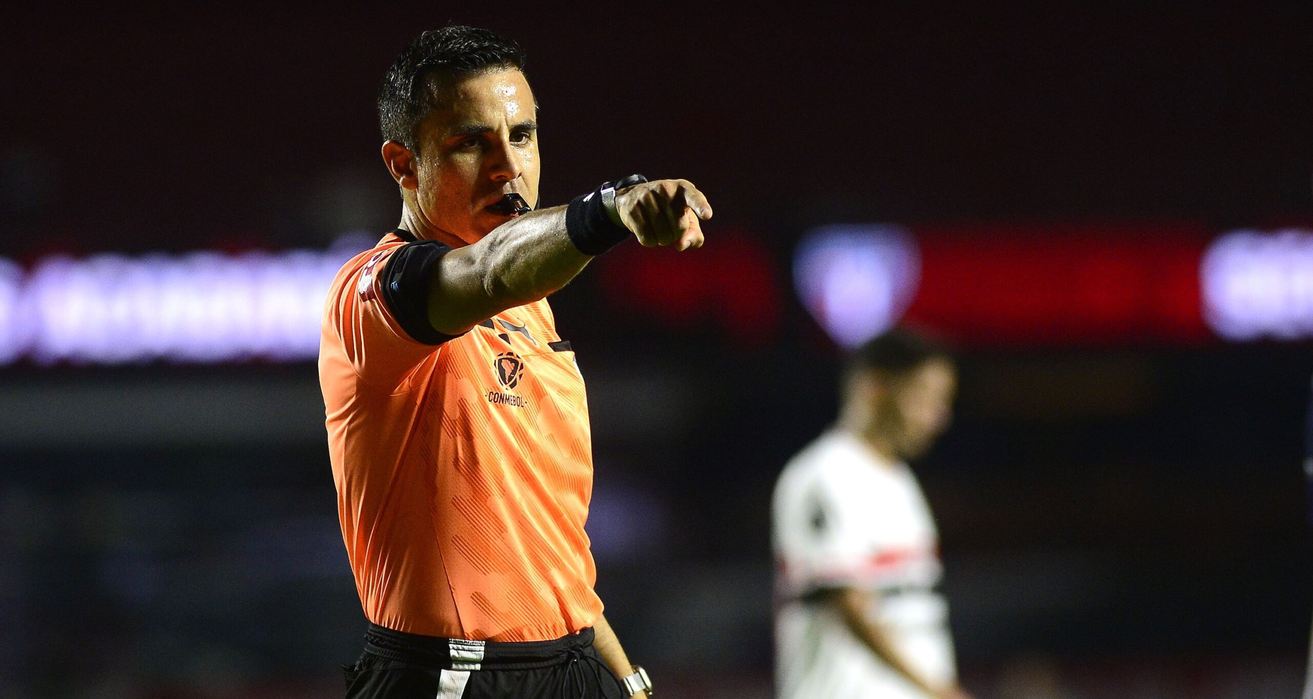 Conmebol confirma árbitro chileno Piero Maza para Estudiantes x Flamengo na Libertadores - Imagem do artigo
