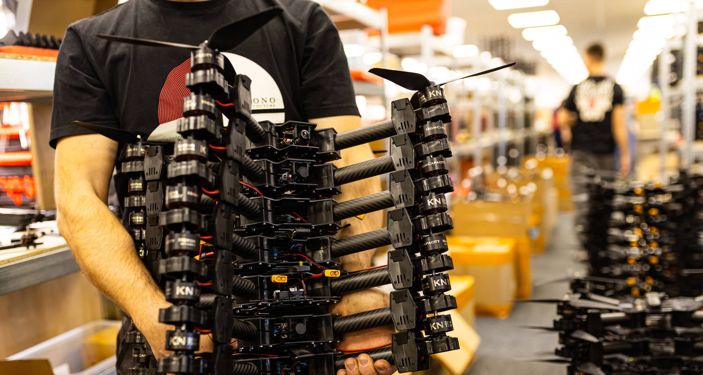 Ucrânia multiplica produção de drones e robôs enquanto busca reduzir presença humana no front - Imagem do artigo