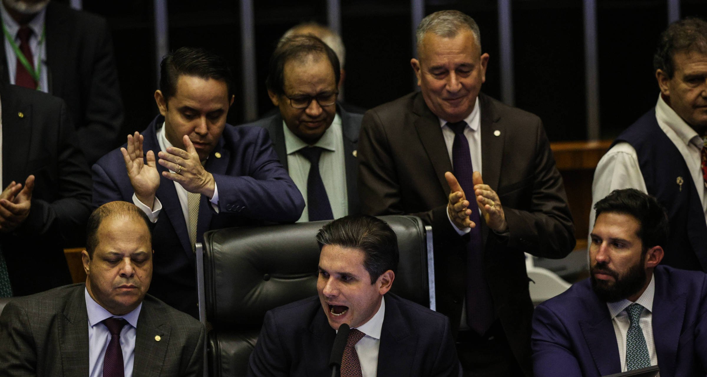 Anistia testa liderança de Hugo Motta e expõe desgaste com governo e oposição - Imagem do artigo