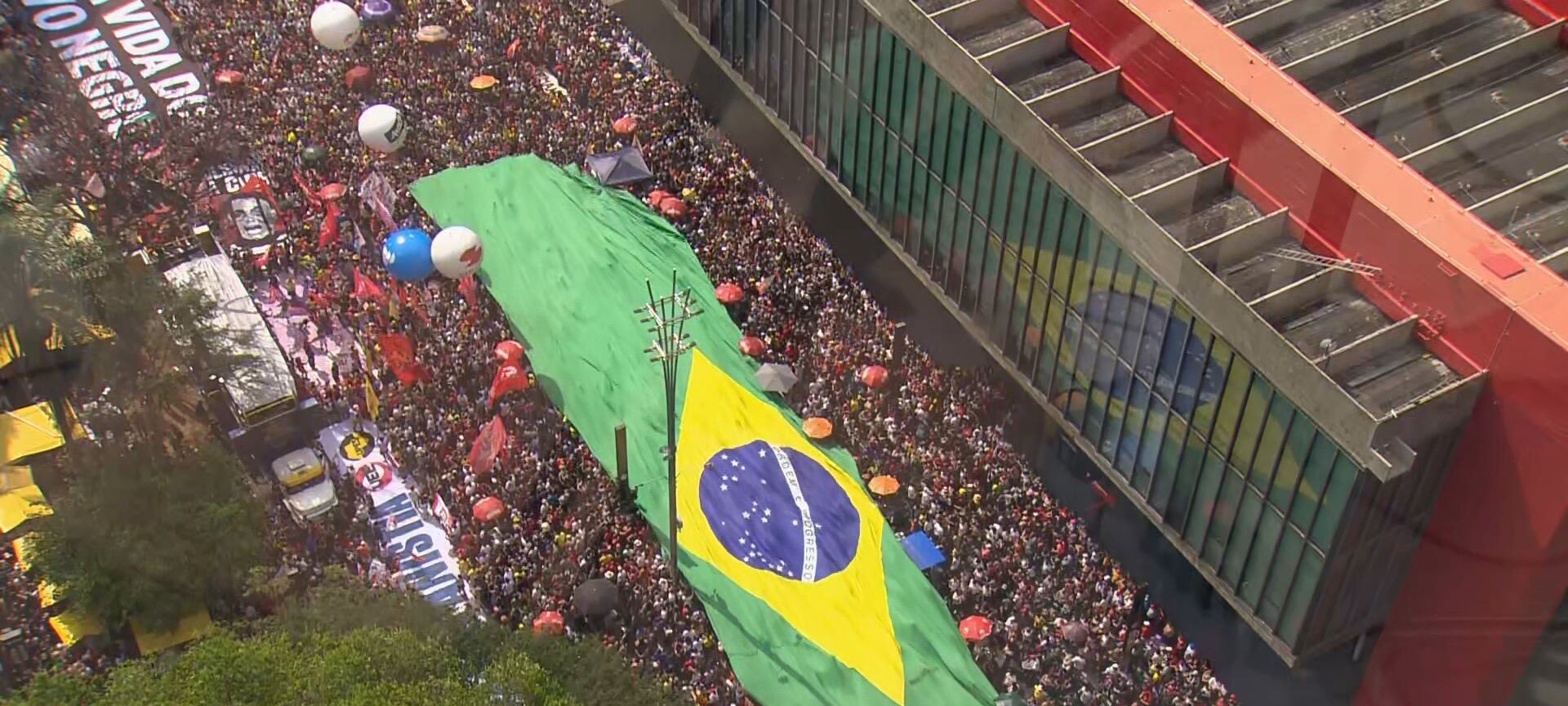 Protestos nacionais ampliam pressão contra PEC da Blindagem e projeto de anistia a Bolsonaro - Imagem do artigo