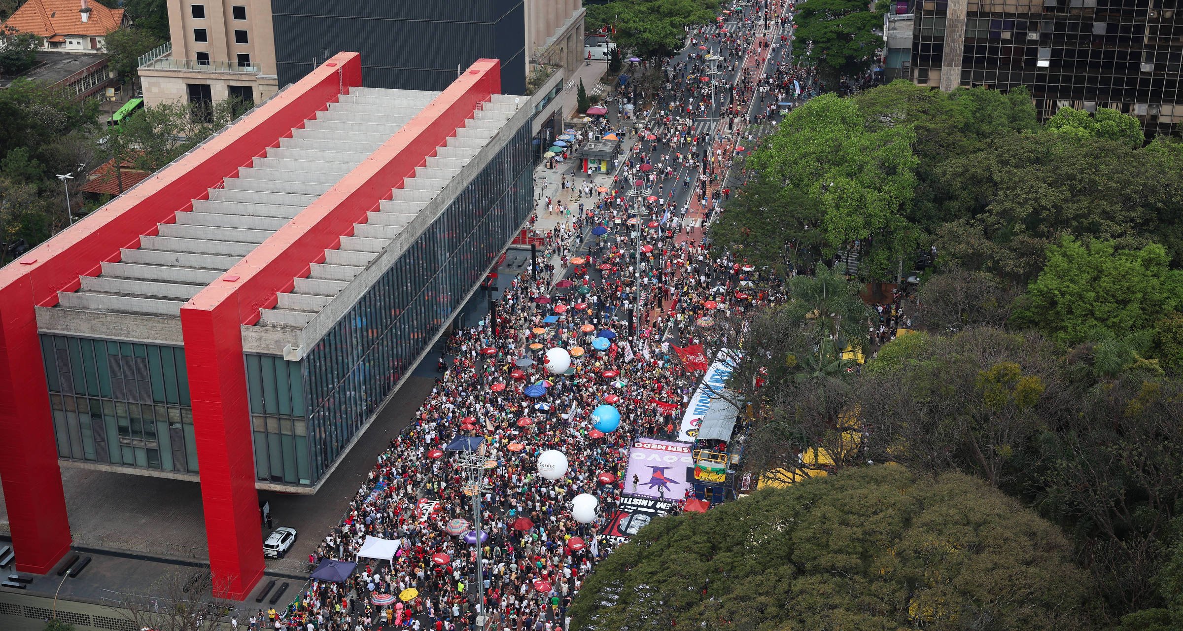 Manifestação na Paulista reúne até 47,5 mil pessoas contra anistia e PEC da Blindagem - Imagem do artigo