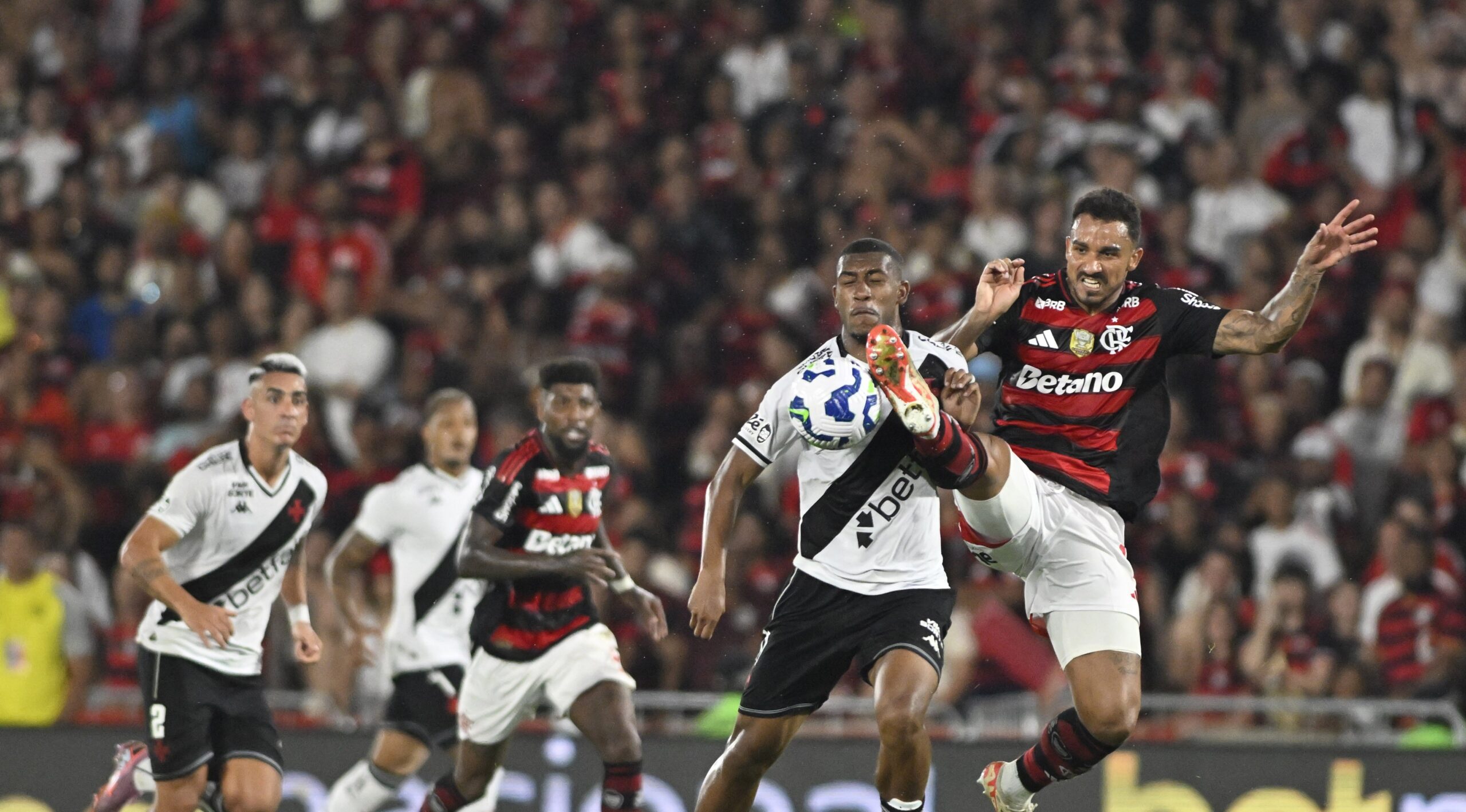 Saúl lidera avaliações do Flamengo em empate com Vasco; Filipe Luís recebe a pior nota - Imagem do artigo