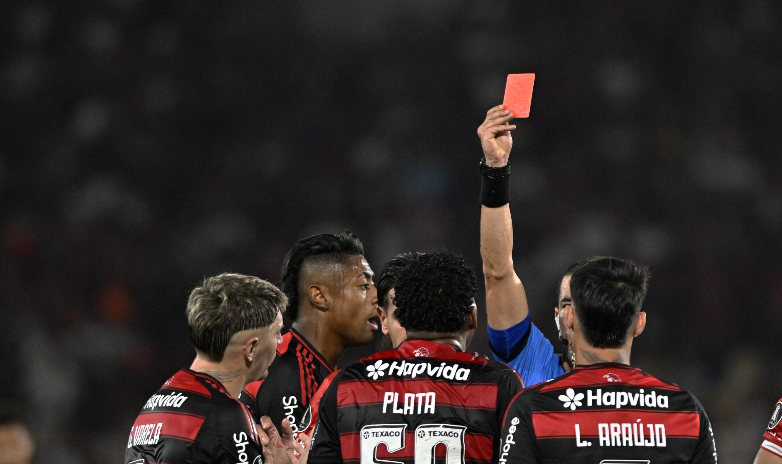 Conmebol cancela expulsão de Gonzalo Plata e libera atacante do Flamengo para jogo de volta - Imagem do artigo