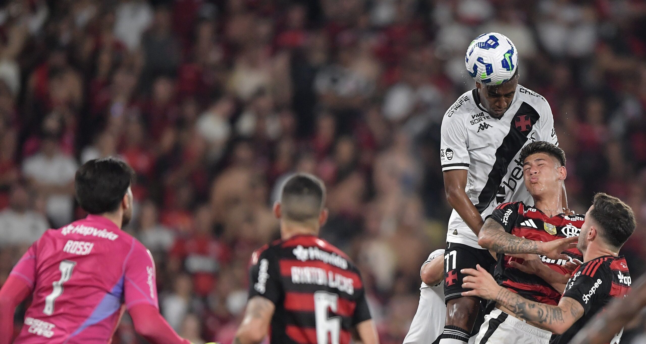 Dados confirmam discurso de Filipe Luís: Flamengo sofre poucos gols em bola parada na temporada - Imagem do artigo