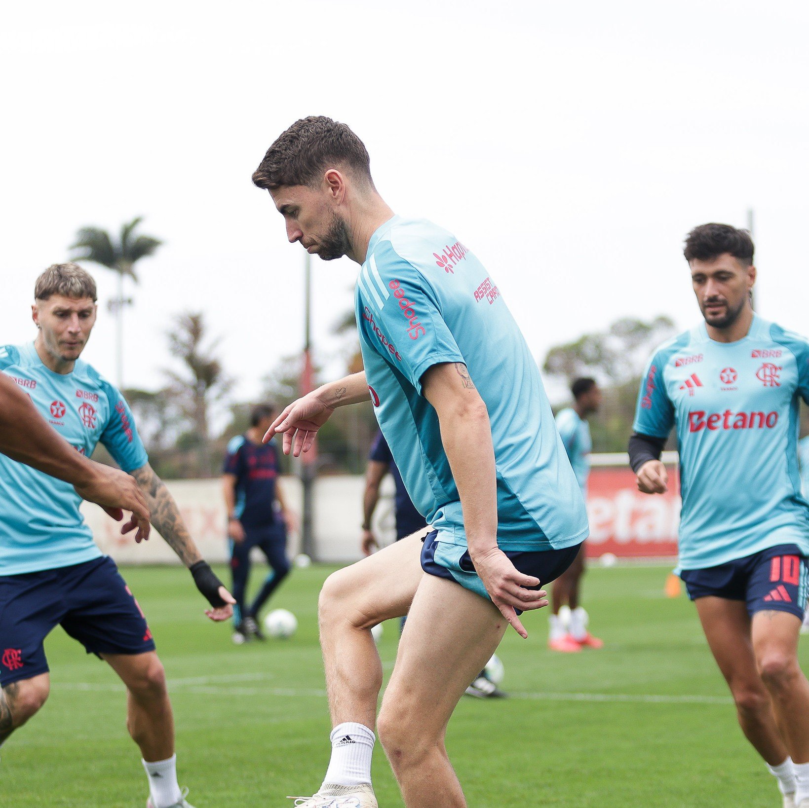 Flamengo relaciona Jorginho para viagem à Argentina; volante ainda é dúvida contra o Estudiantes - Imagem do artigo