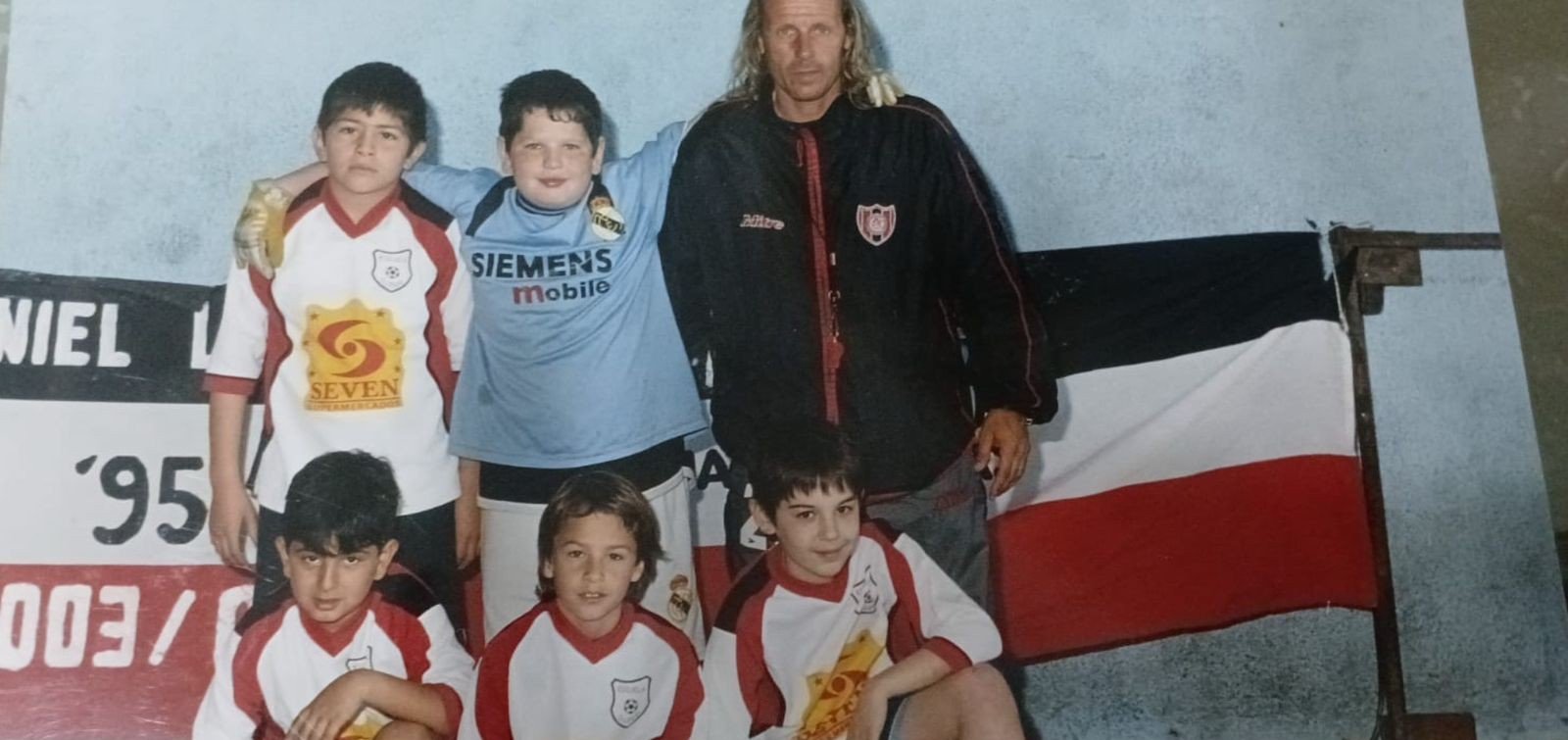 Infância no basquete, testes como atacante e virada no gol: as raízes de Agustín Rossi, goleiro do Flamengo - Imagem do artigo