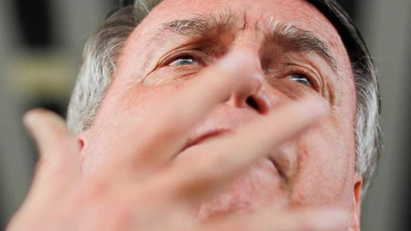 Defesa de Bolsonaro busca redução de pena e aponta falhas no julgamento