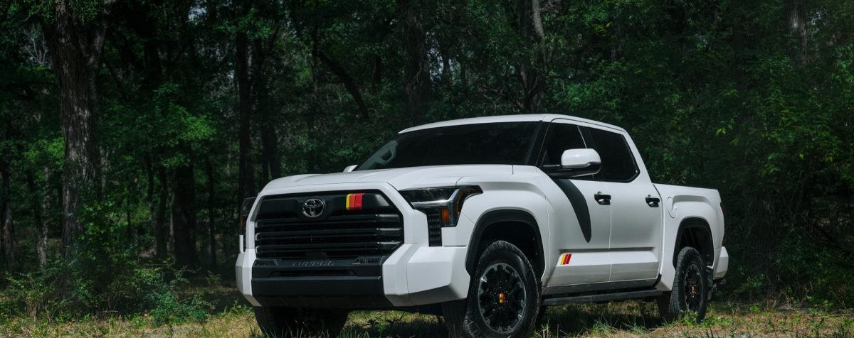 Toyota anuncia dois recalls de segurança: telas de Tundra e Sequoia apagam; eixo cardã da Tacoma pode quebrar - Imagem do artigo original