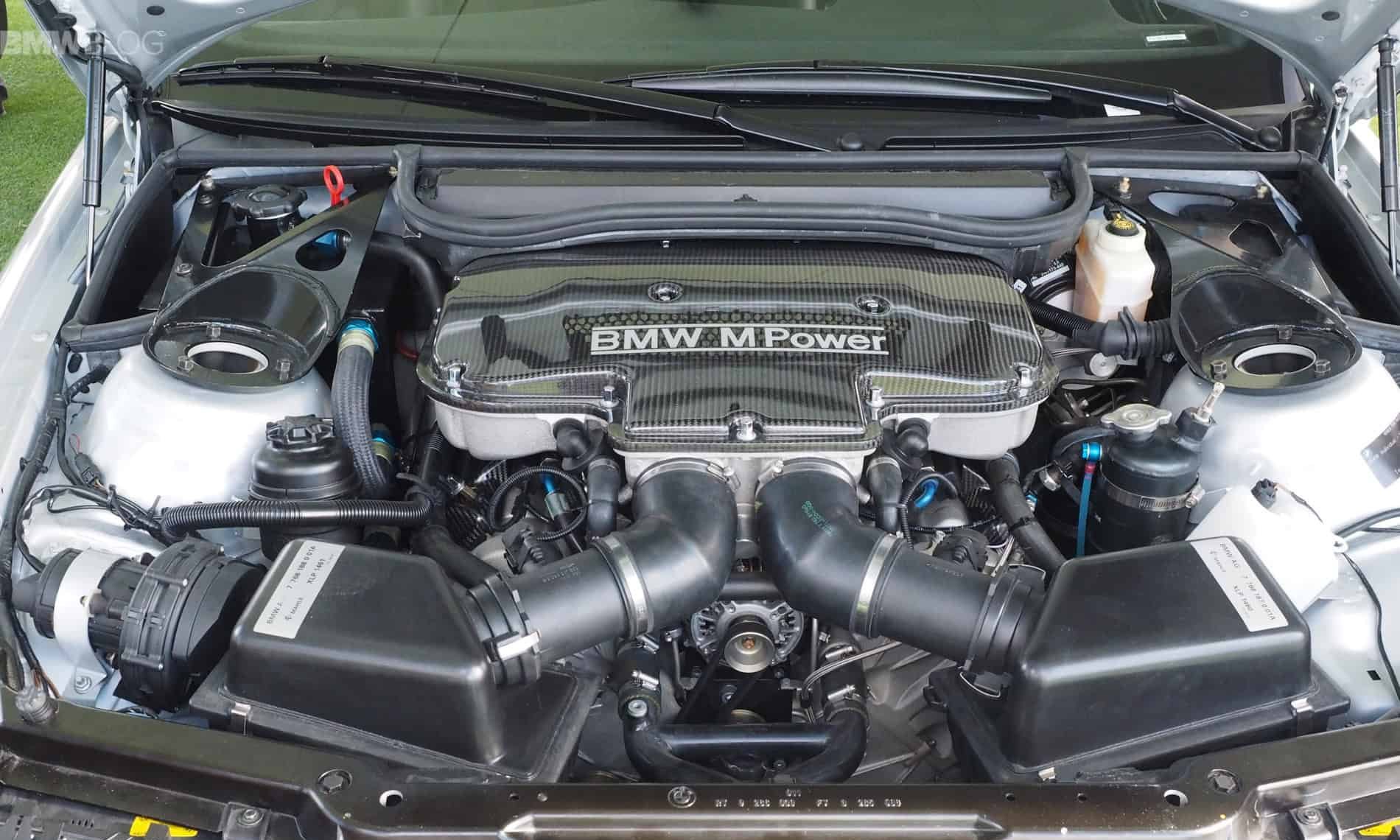 BMW exibe raríssimo M3 GTR Strassenversion em passeio pelas ruas de Munique - Imagem do artigo