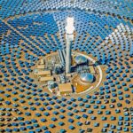 Nanoneedles ultranegras alcançam 99,5% de absorção de luz em torres solares