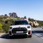 MINI apresenta Countryman 2026 com novo pacote de estilo e preço de entrada inalterado