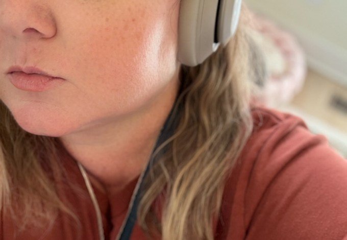 Faixa crossbody da Apple para iPhone custa US$ 59 e divide opiniões sobre conforto e estética - Imagem do artigo original