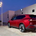 Primeiras imagens reais do BMW iX3 2026 na cor Fire Red