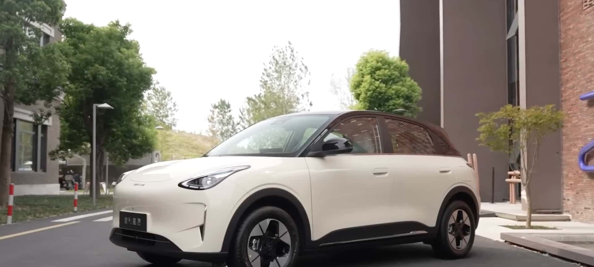 Geely EX2 supera BYD e Tesla e alcança meio milhão de unidades vendidas na China - Imagem do artigo