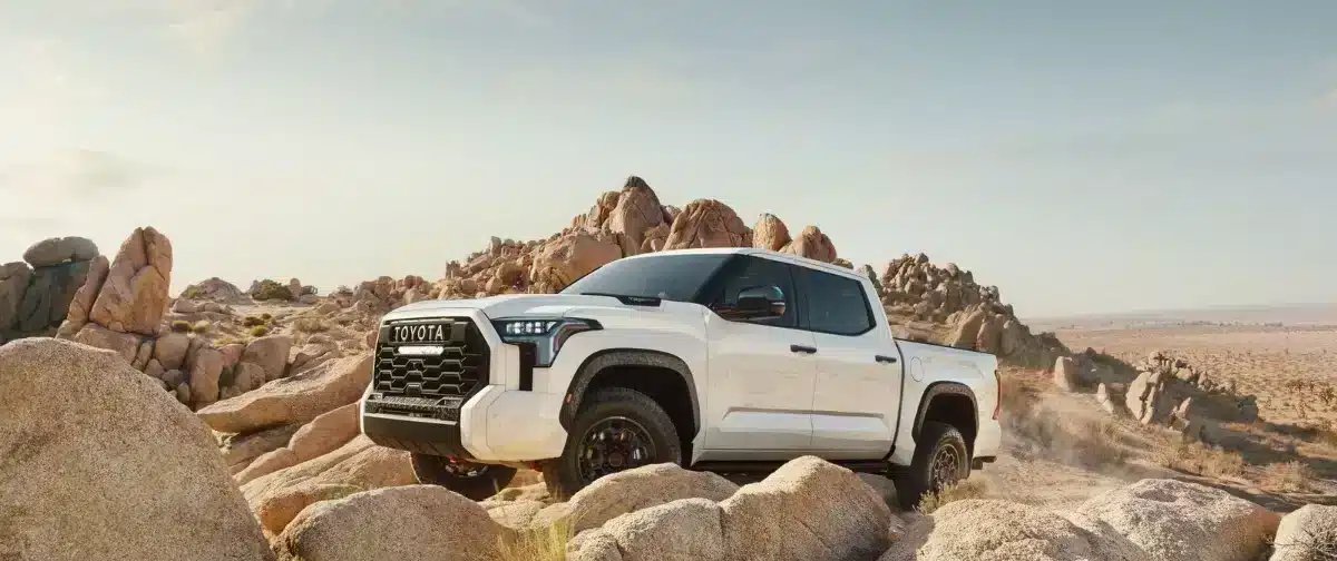 Toyota chama 127 mil Tundra e SUVs Lexus para recall por risco de detritos no motor - Imagem do artigo