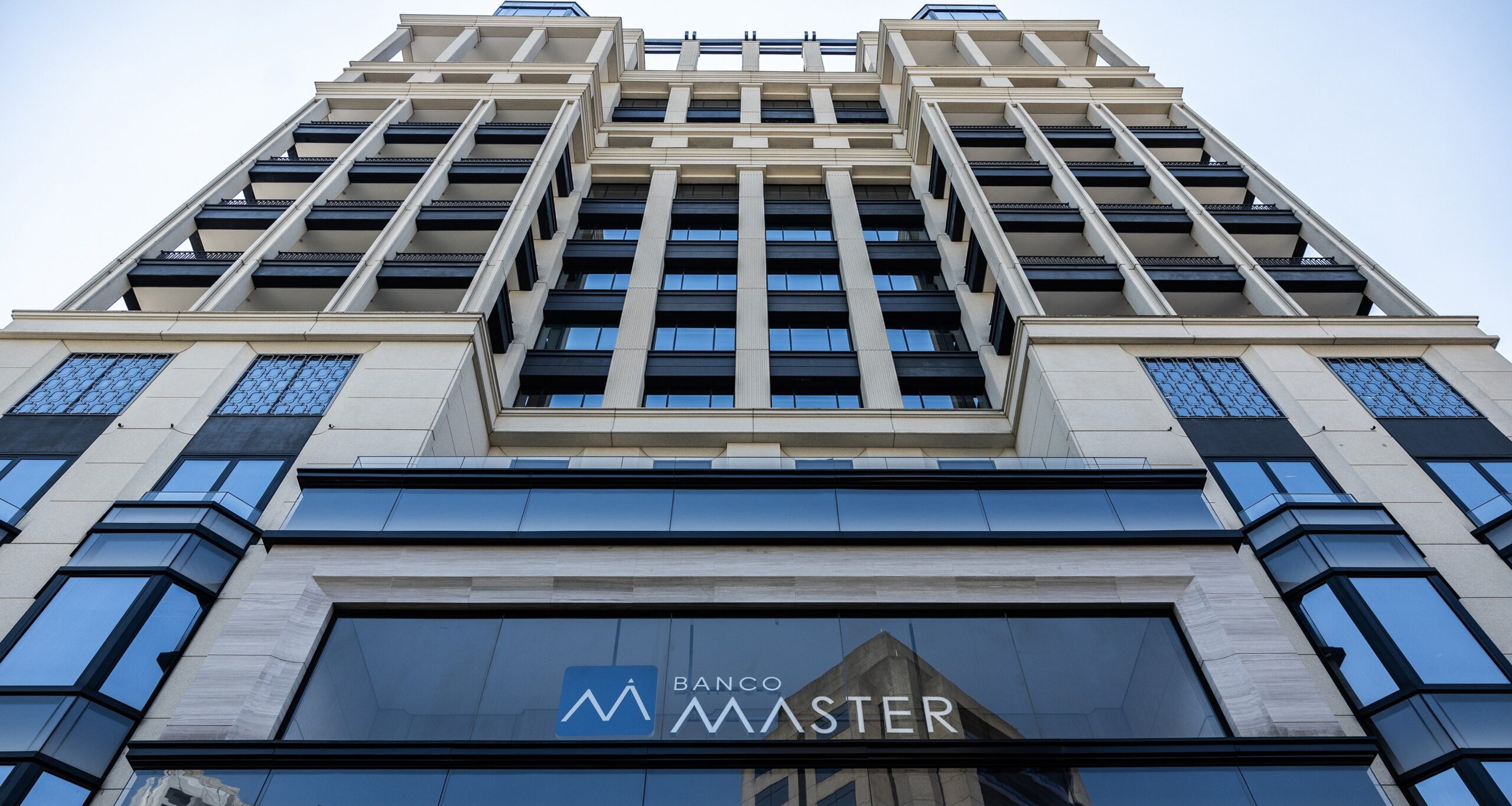 Banco Central relata ao TCU crise crônica de liquidez e irregularidades graves no Banco Master - Imagem do artigo