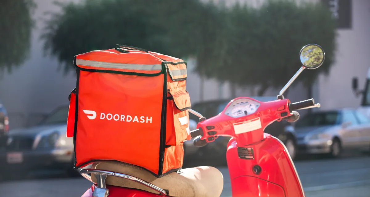 DoorDash bane motorista acusado de usar imagem gerada por IA para forjar entrega - Imagem do artigo