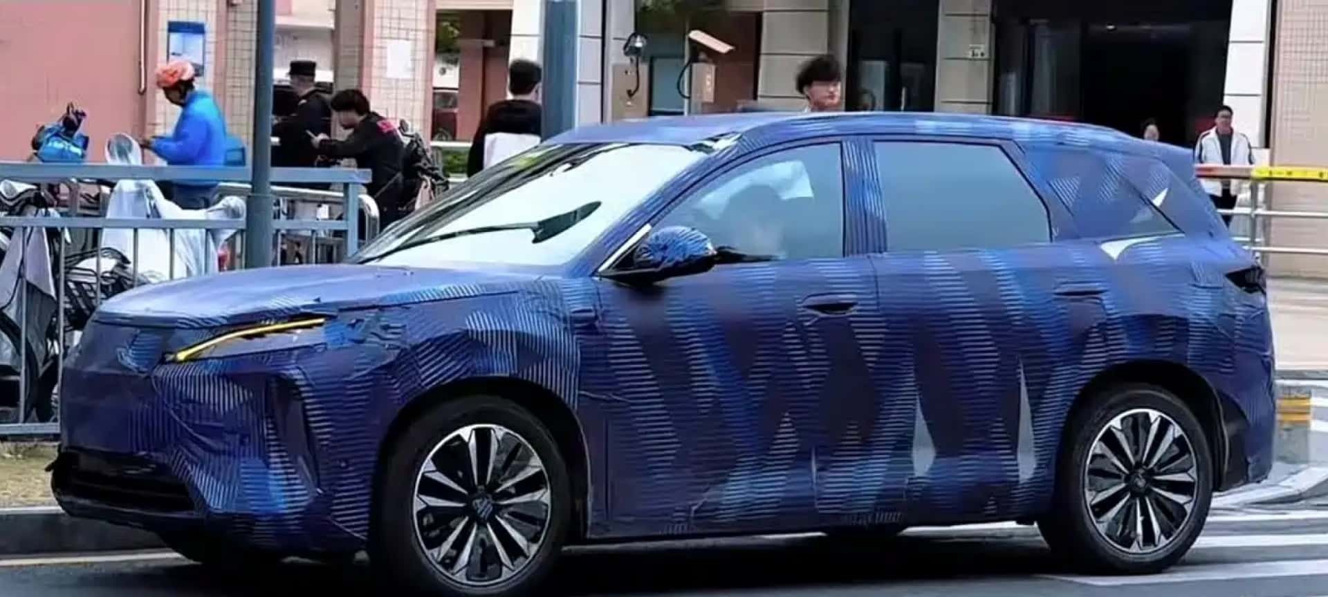 Novo SUV elétrico BYD Yuan Max é flagrado em testes na China - Imagem do artigo