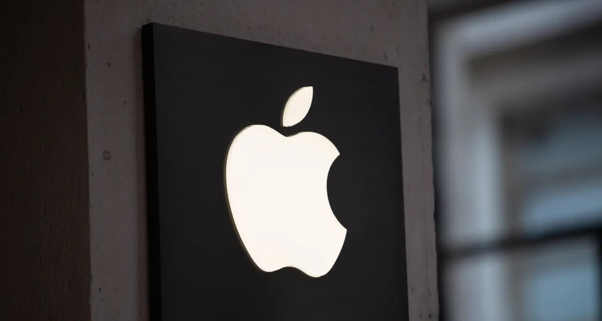 Apple desenvolve wearable de IA em formato de broche, aponta reportagem - Imagem do artigo