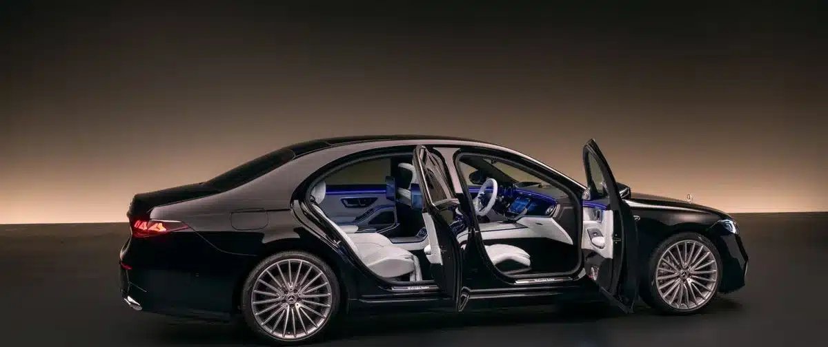 Mercedes-Benz S-Class 2027 recebe profunda reformulação e estreia Hyperscreen - Imagem do artigo original