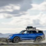 MINI Countryman EV 2026 recebe mais autonomia, novos componentes e pacote visual JCW Style MINI Countryman EV 2026 recebe mais autonomia, novos componentes e pacote visual JCW Style