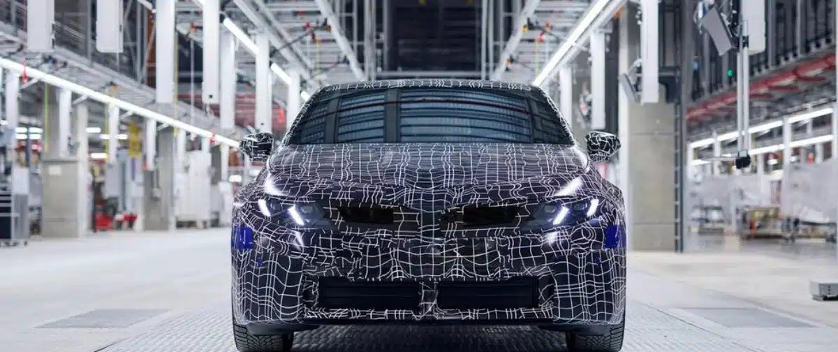 BMW inicia pré-série do sedã elétrico i3 e entra na fase final de validação para 2026 - Imagem do artigo original