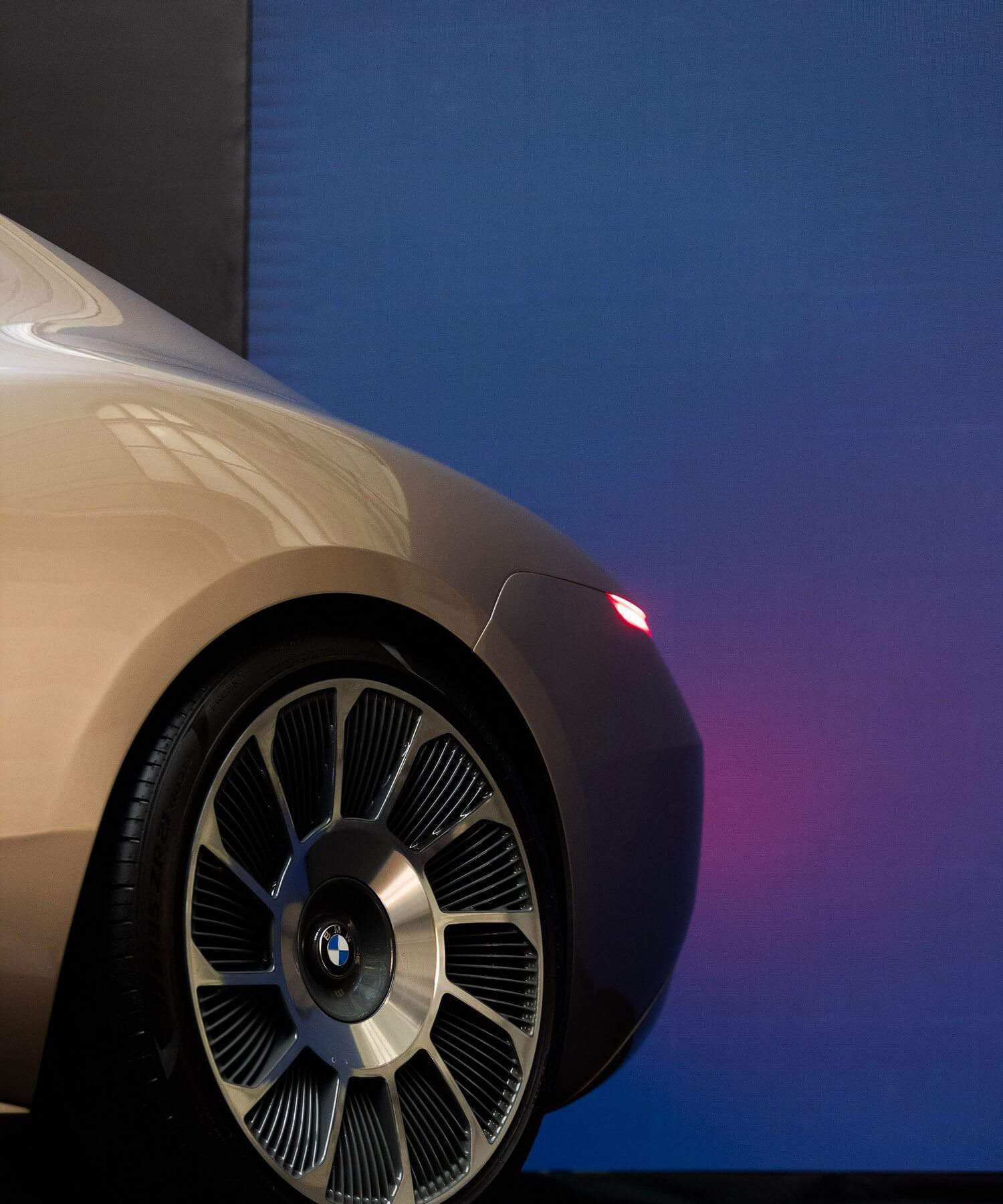 BMW Skytop de produção é vistoriado antes da entrega; série limitada a 50 carros já está esgotada - Imagem do artigo