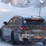 BMW M5 Touring reestilizado é flagrado na neve sueca sem espelhos exclusivos da linha M