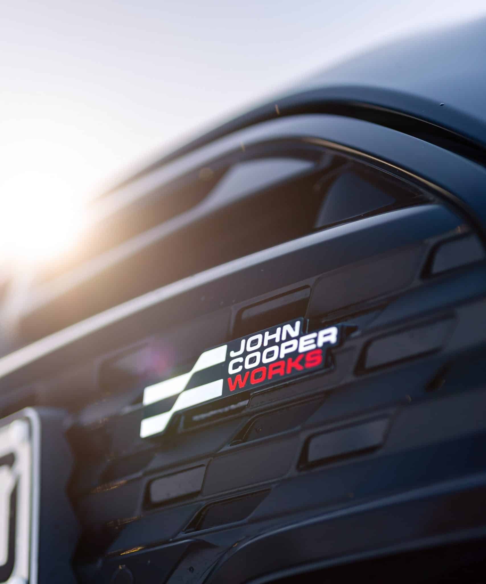 MINI relança edição GP Inspired para a geração F66 focada em visual esportivo - Imagem do artigo