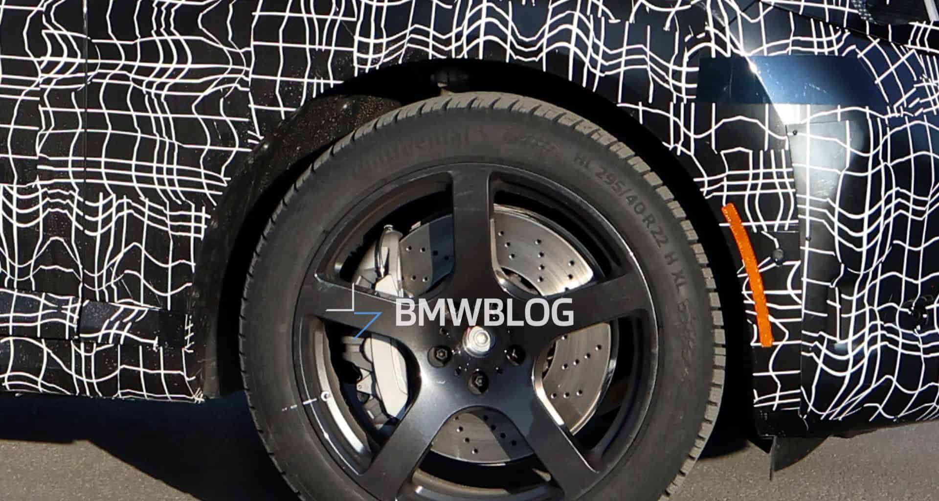 BMW X5 de quinta geração é flagrado camuflado em tráfego de San Diego - Imagem do artigo