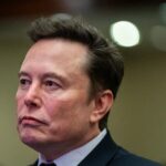 Elon Musk critica OpenAI em depoimento e diz que “ninguém se suicidou por causa do Grok” Elon Musk critica OpenAI em depoimento e diz que “ninguém se suicidou por causa do Grok”