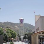 Paramount oferece US$ 111 bilhões por Warner Bros. Discovery e assume liderança após recuo da Netflix Paramount oferece US$ 111 bilhões por Warner Bros. Discovery e assume liderança após recuo da Netflix