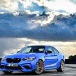 BMW M2 CS manual com 5.100 km em Misano Blue vai a leilão na Bring a Trailer