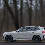 BMW X3 xDrive30e 2026 alia potência a baixo consumo, mas depende da tomada