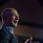 Jeff Bezos busca criar fundo de US$ 100 bilhões para modernizar indústrias com IA