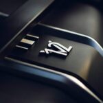 Rolls-Royce revoga meta de eletrificação total e garante produção do motor V12 após 2030 Rolls-Royce revoga meta de eletrificação total e garante produção do motor V12 após 2030