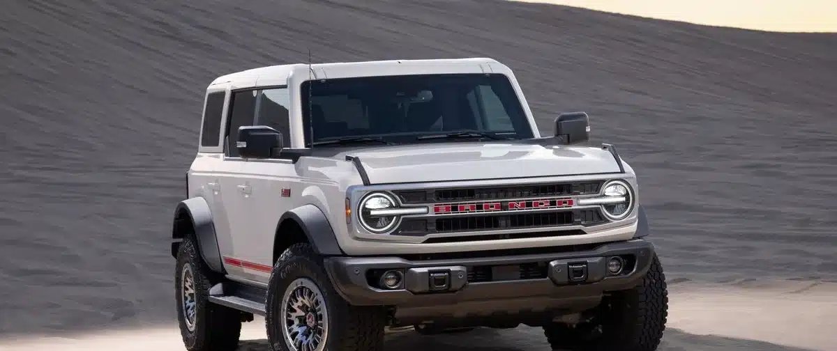 Ford convoca mais de 1,7 milhão de veículos nos EUA por falhas em câmera de ré e tela central - Imagem do artigo