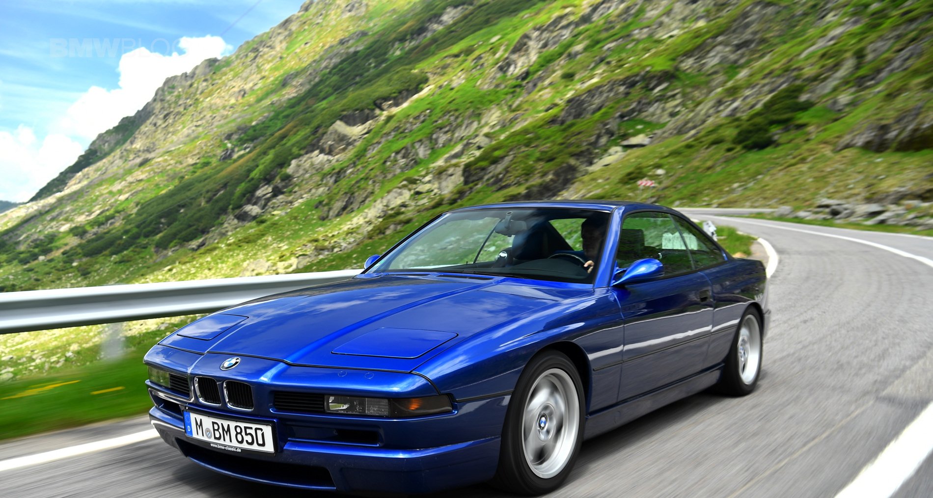 BMW 850 CSi pintada em Santorini Blue aparece nos EUA; só existem cinco unidades no mundo - Imagem do artigo