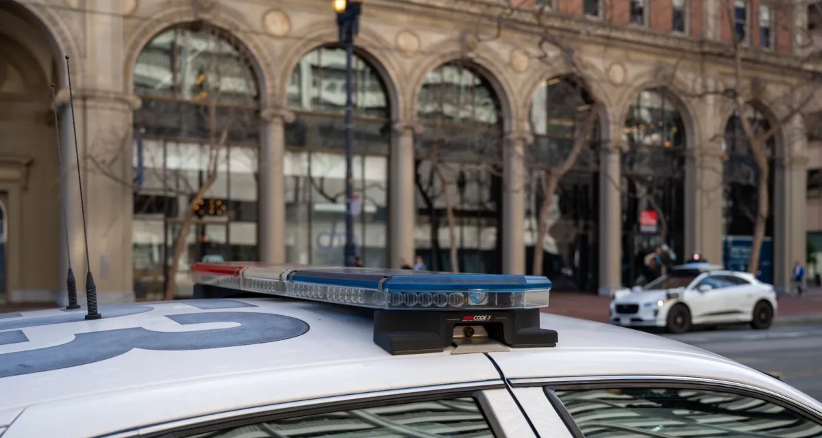 Polícia dos EUA assume comando de robotaxis da Waymo em diversas emergências - Imagem do artigo