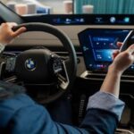 BMW entrega um dos primeiros iX3 diretamente na fábrica de Debrecen BMW entrega um dos primeiros iX3 diretamente na fábrica de Debrecen