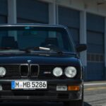 BMW E28 M5 com apenas 9,8 mil milhas bate recorde e é arrematado por quase US$ 200 mil BMW E28 M5 com apenas 9,8 mil milhas bate recorde e é arrematado por quase US$ 200 mil