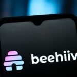 Beehiiv lança hospedagem nativa de podcasts e mira mercado de Patreon e Substack