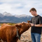 Fundo de Peter Thiel lidera aporte de US$ 220 milhões na Halter, criadora de coleiras solares para gado