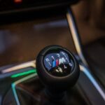 BMW M insiste no câmbio manual e busca soluções para lidar com motores mais potentes