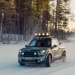 Única MINI Paceman Adventure do mundo é pilotada em lago congelado na Suécia Única MINI Paceman Adventure do mundo é pilotada em lago congelado na Suécia