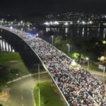 Multidão participa da Romaria dos Homens e percorre 14 km entre Vitória e Vila Velha